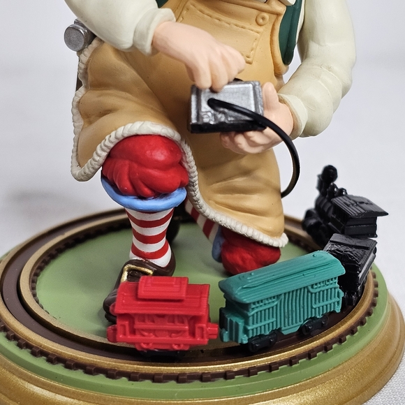 Hallmark Keepsake Ornament Toymaker Santa with Train 7th in a Series 2006 & Box - Picture 5 of 8